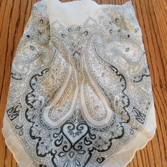 Vintage Scarf ~ Black & Cream Tone Paisley ~ Retro ~ Blemishes FINAL PRICE - Picture 2 of 16